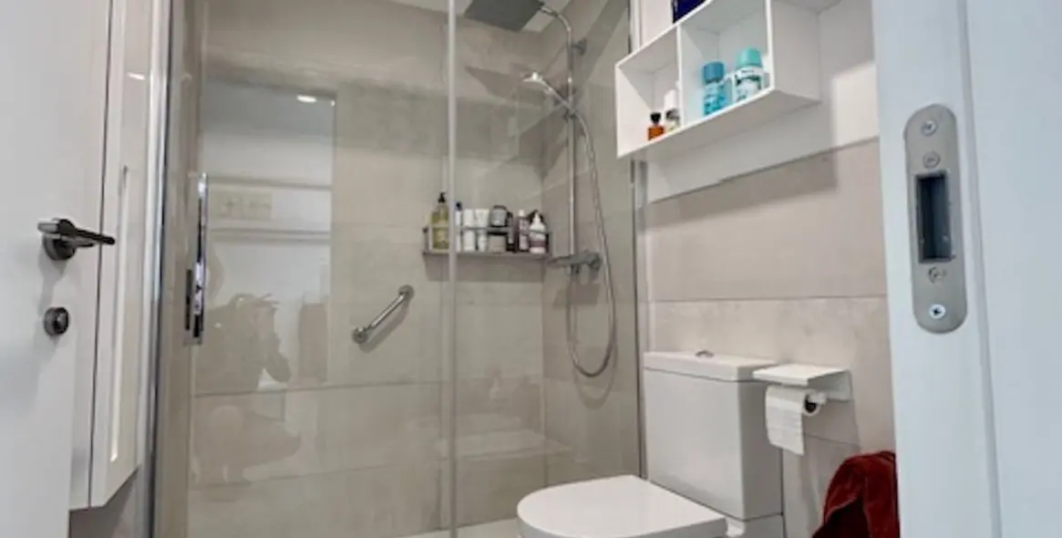 Sale of middle floor apartment in Fuengirola 23