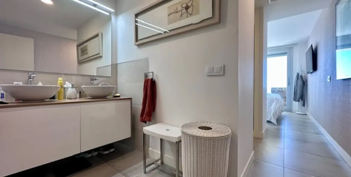 Sale of middle floor apartment in Fuengirola 24