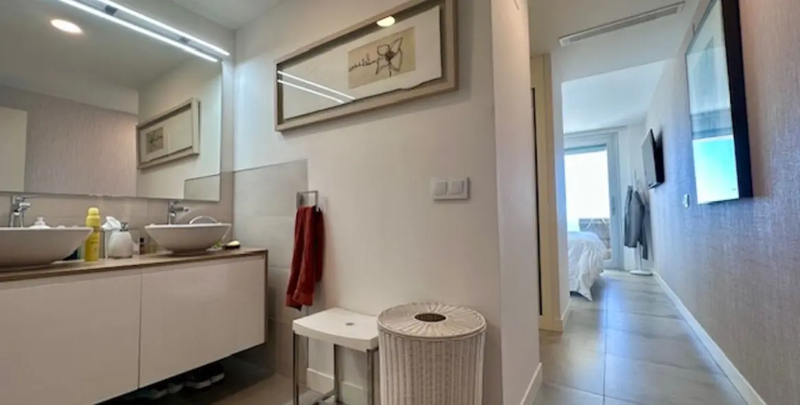 Sale of middle floor apartment in Fuengirola 25