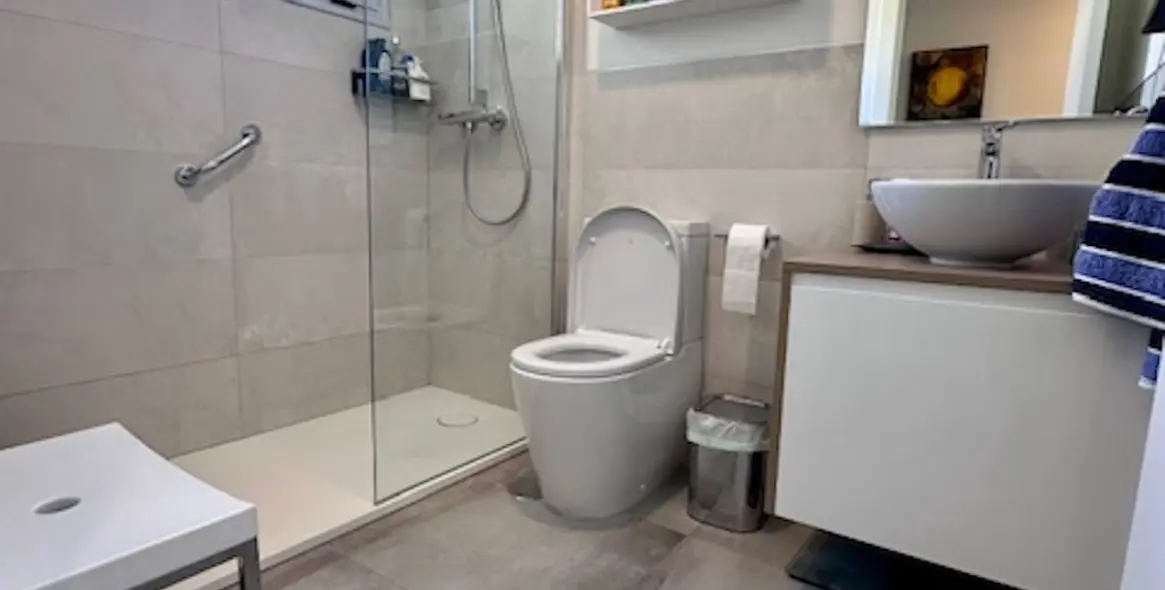 Sale of middle floor apartment in Fuengirola 26