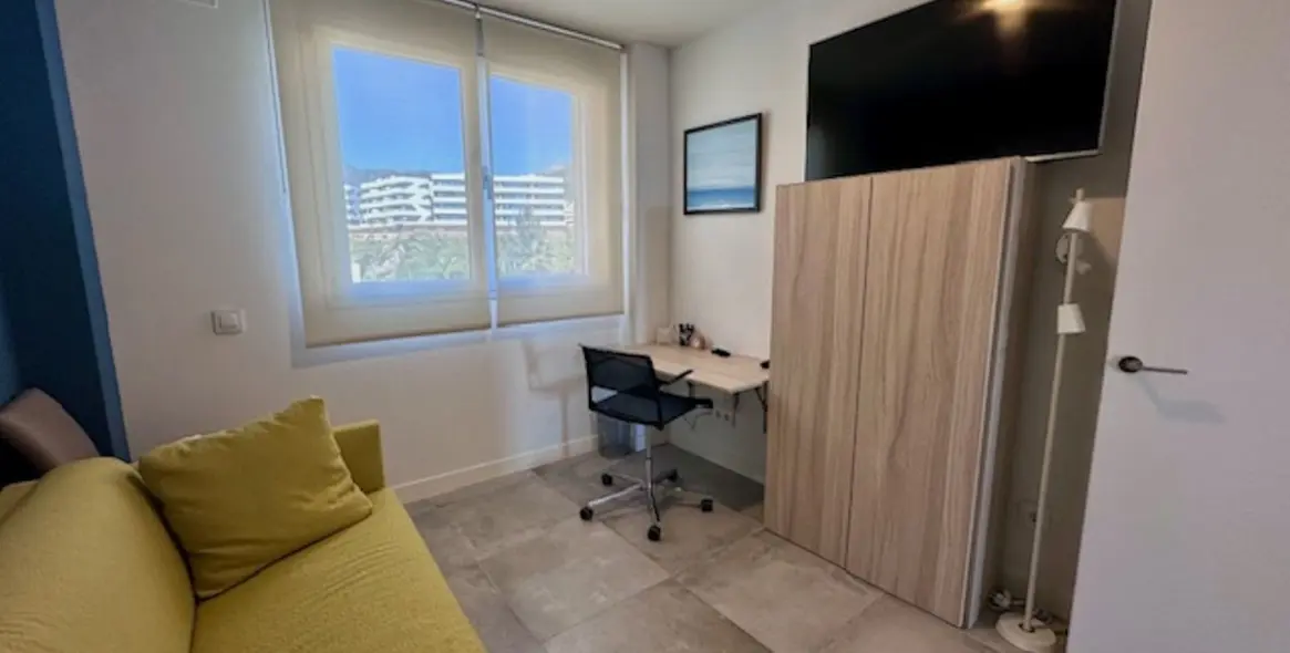 Sale of middle floor apartment in Fuengirola 30