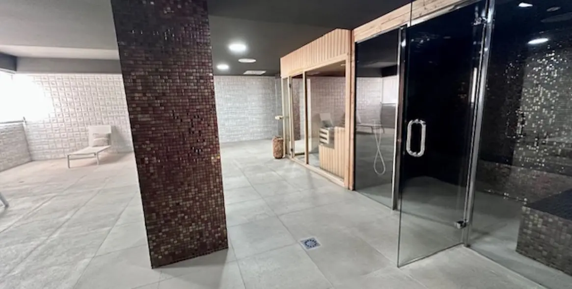 Sale of middle floor apartment in Fuengirola 35