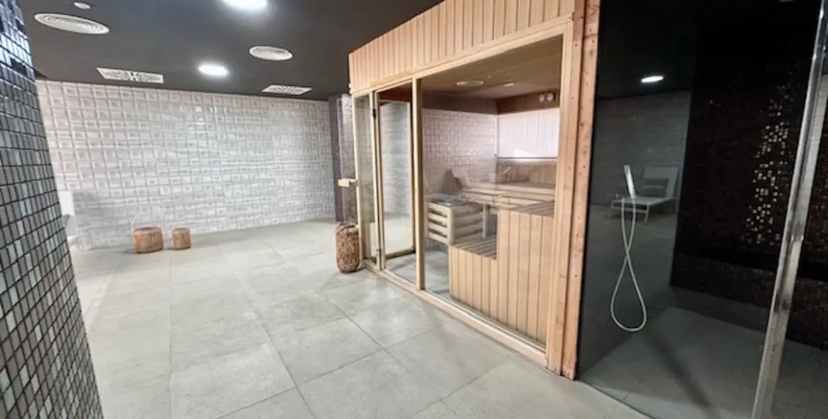 Sale of middle floor apartment in Fuengirola 36