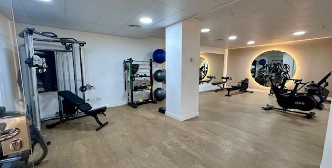 Sale of middle floor apartment in Fuengirola 38