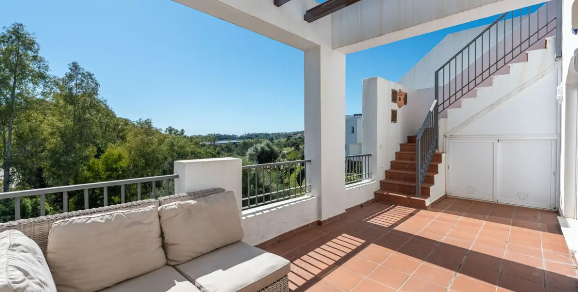 Sale of penthouse in Los Arqueros 1