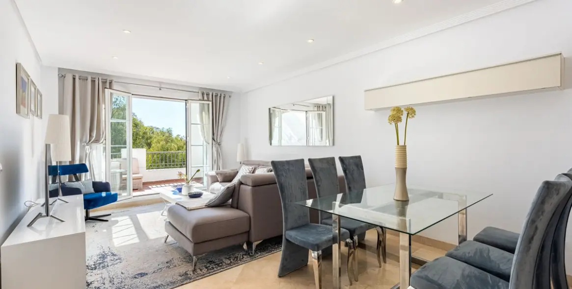 Sale of penthouse in Los Arqueros 17