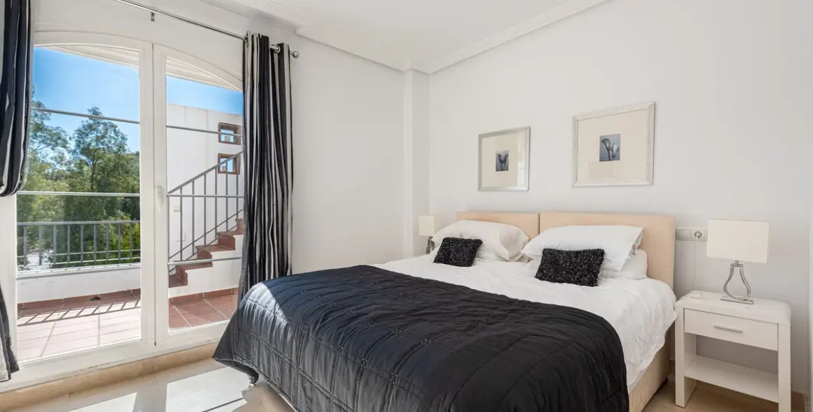 Sale of penthouse in Los Arqueros 21