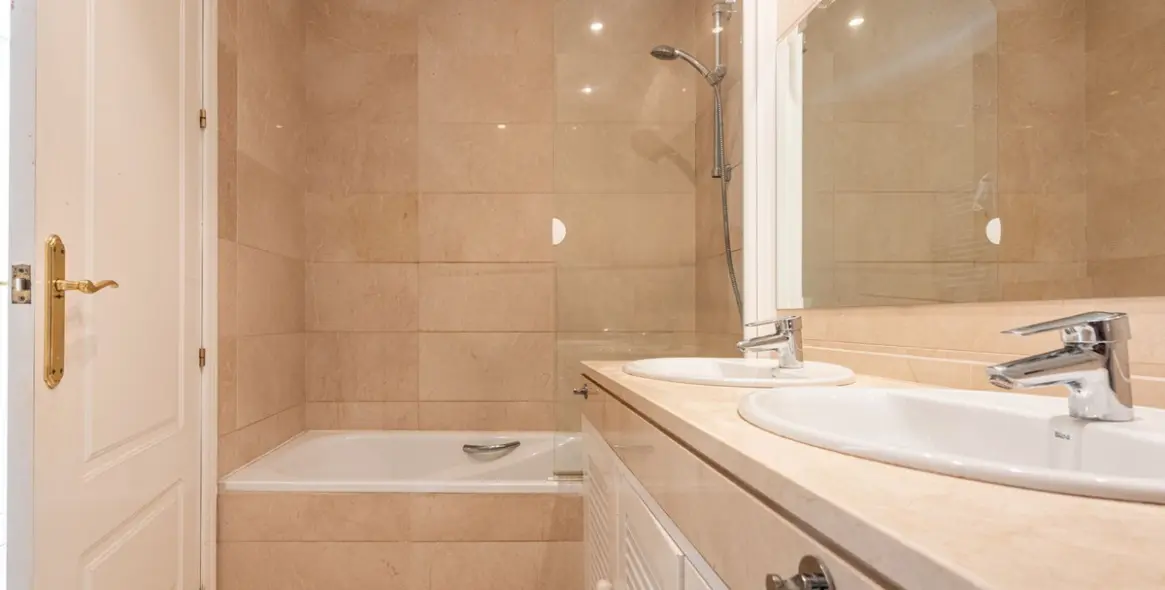 Sale of penthouse in Los Arqueros 23