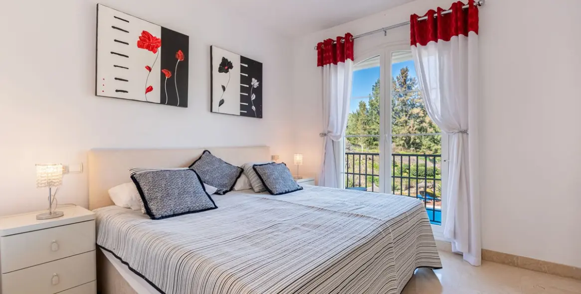 Sale of penthouse in Los Arqueros 24