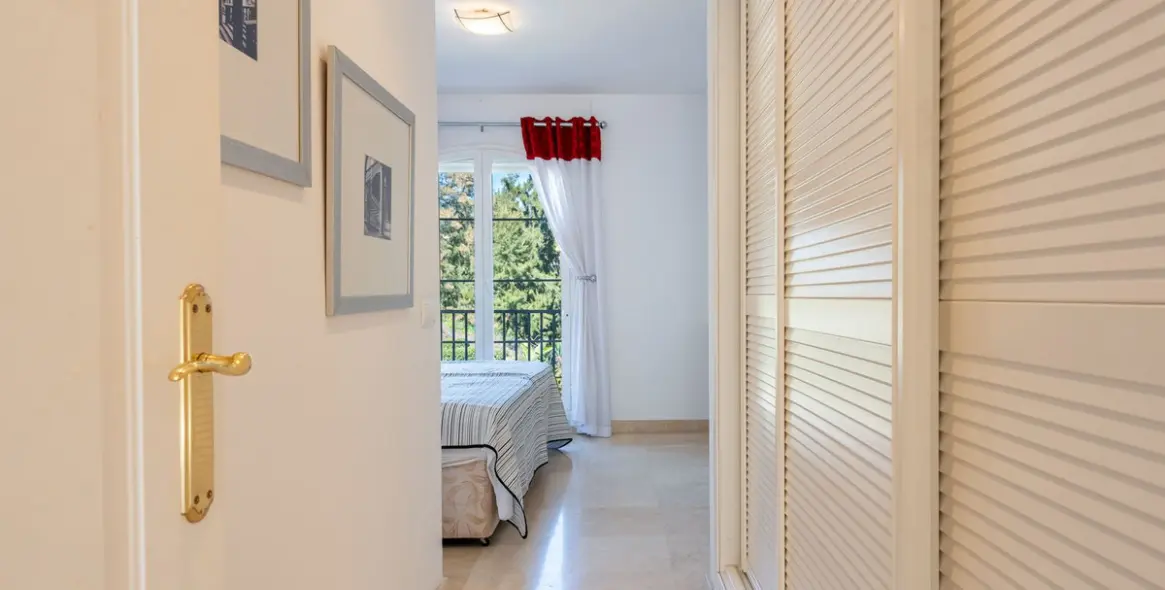 Sale of penthouse in Los Arqueros 25