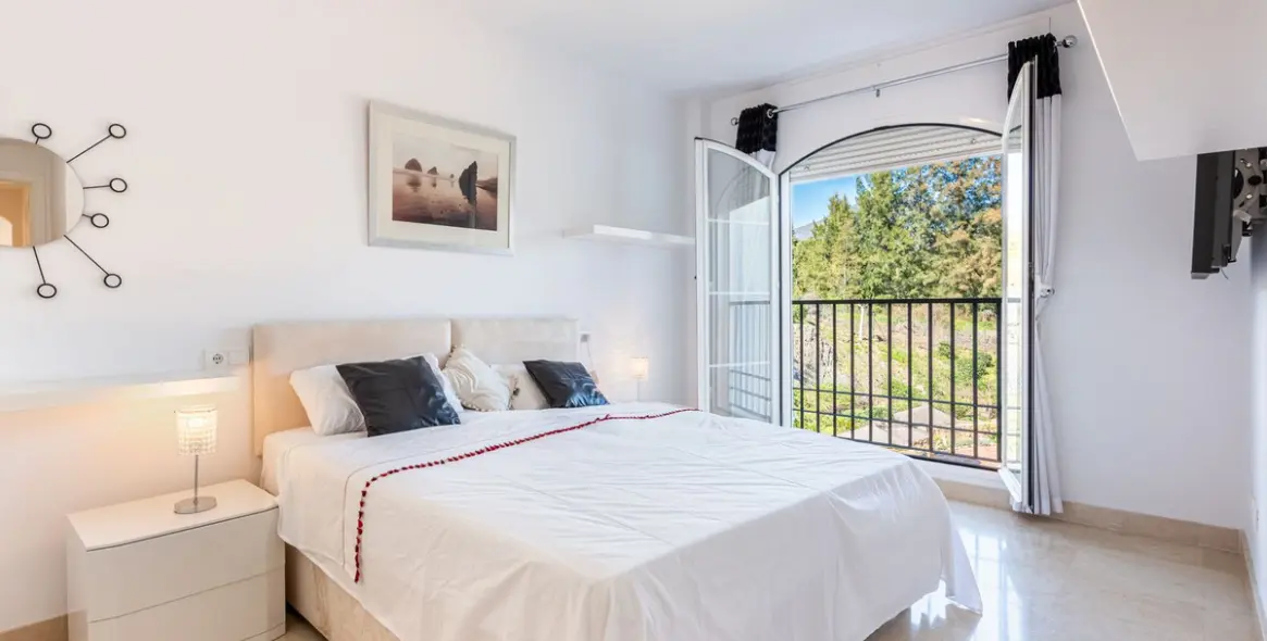 Sale of penthouse in Los Arqueros 27