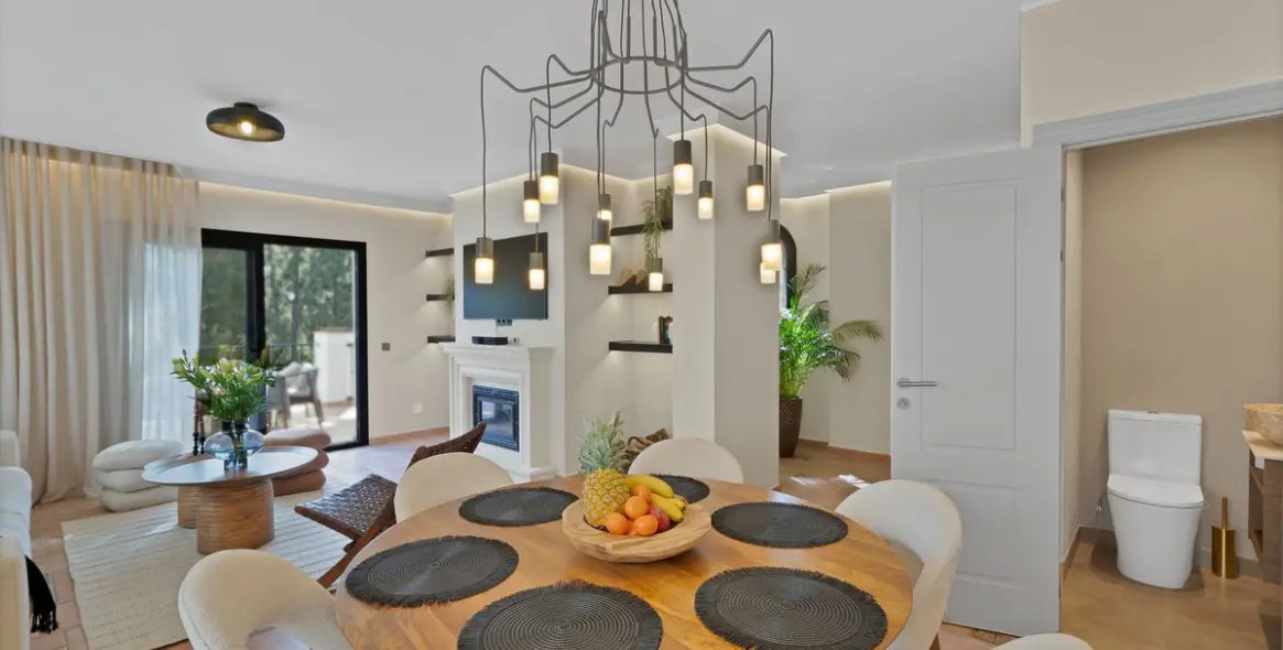 Sale of detached villa in Calahonda 10