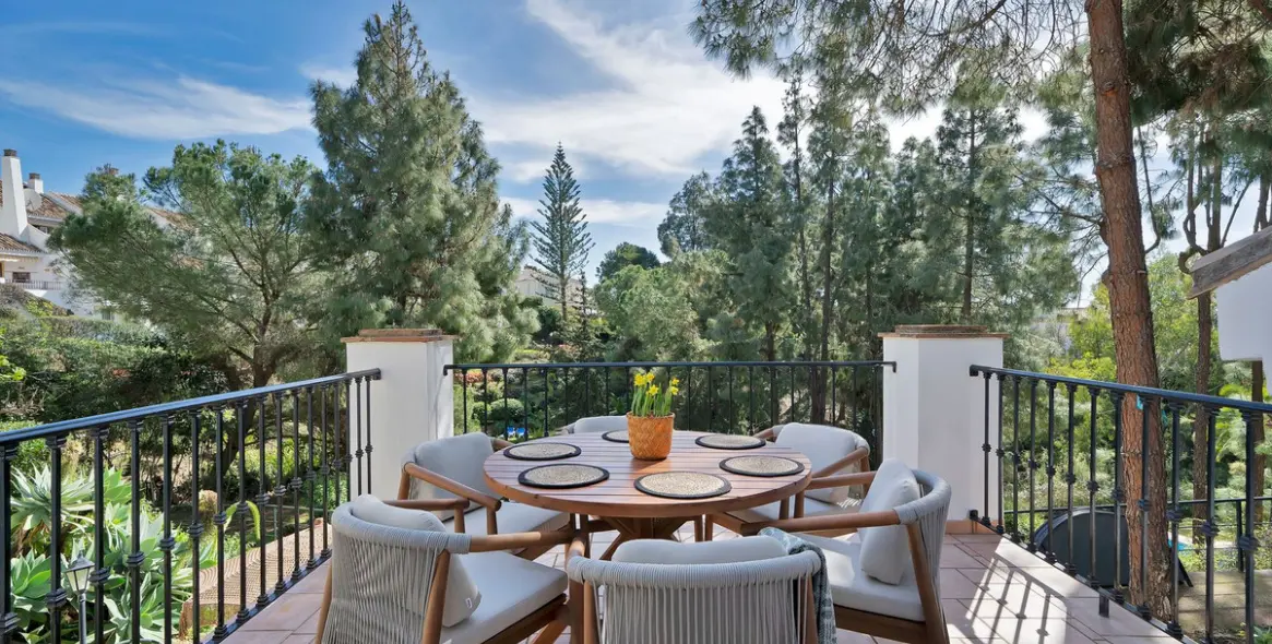 Sale of detached villa in Calahonda 12