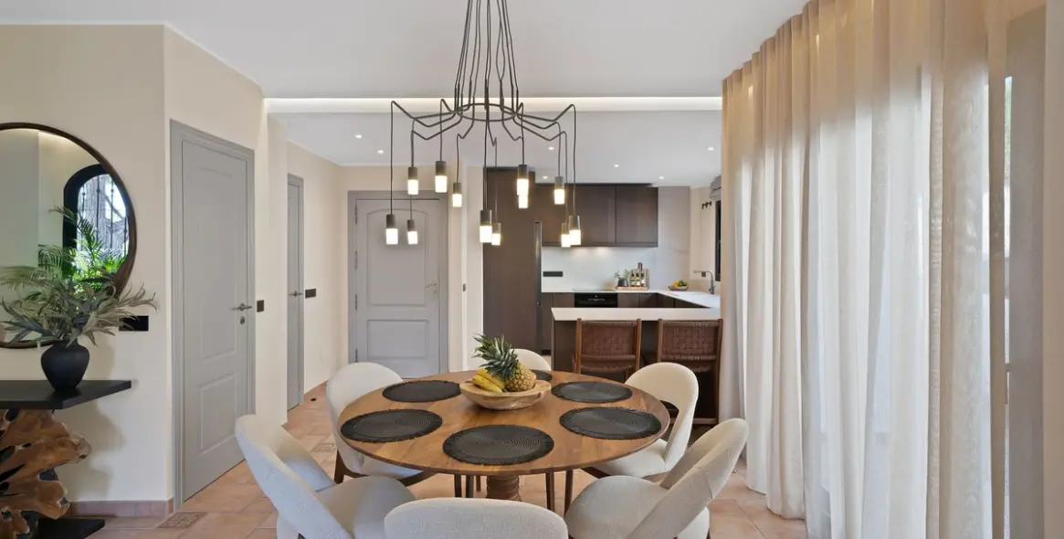 Sale of detached villa in Calahonda 14