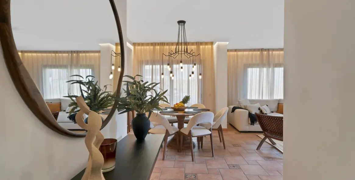 Sale of detached villa in Calahonda 15