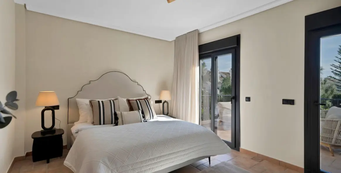 Sale of detached villa in Calahonda 17