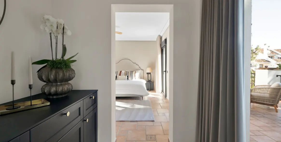 Sale of detached villa in Calahonda 21