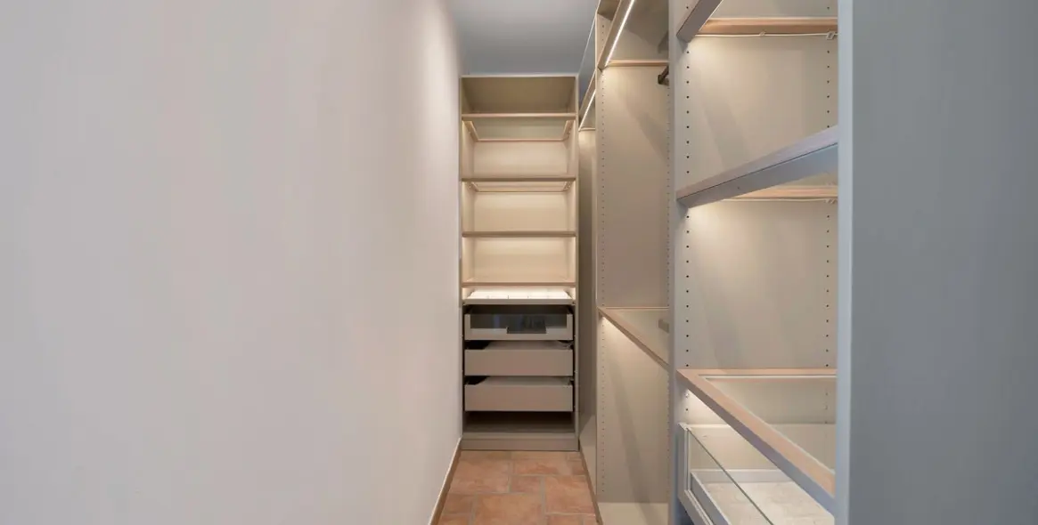 Sale of detached villa in Calahonda 23