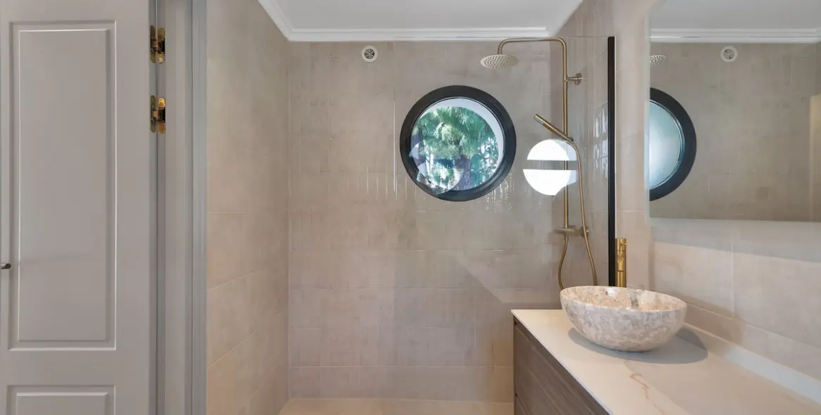 Sale of detached villa in Calahonda 26