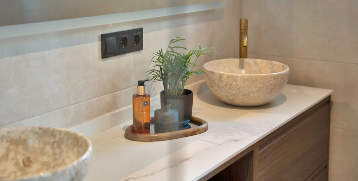 Sale of detached villa in Calahonda 27