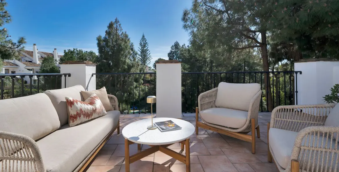 Sale of detached villa in Calahonda 28