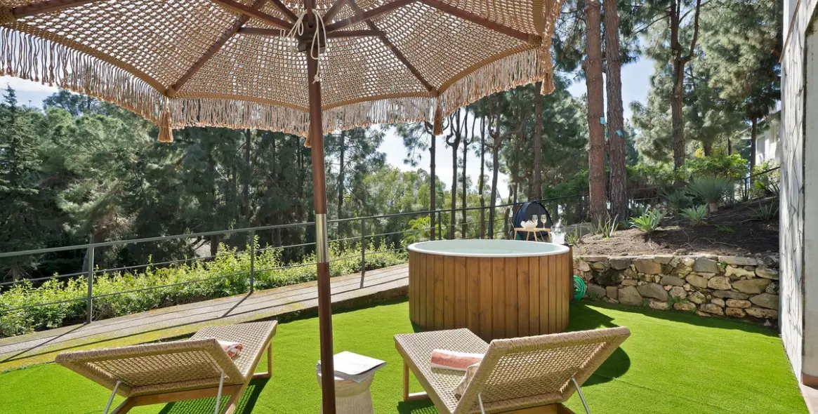 Sale of detached villa in Calahonda 40