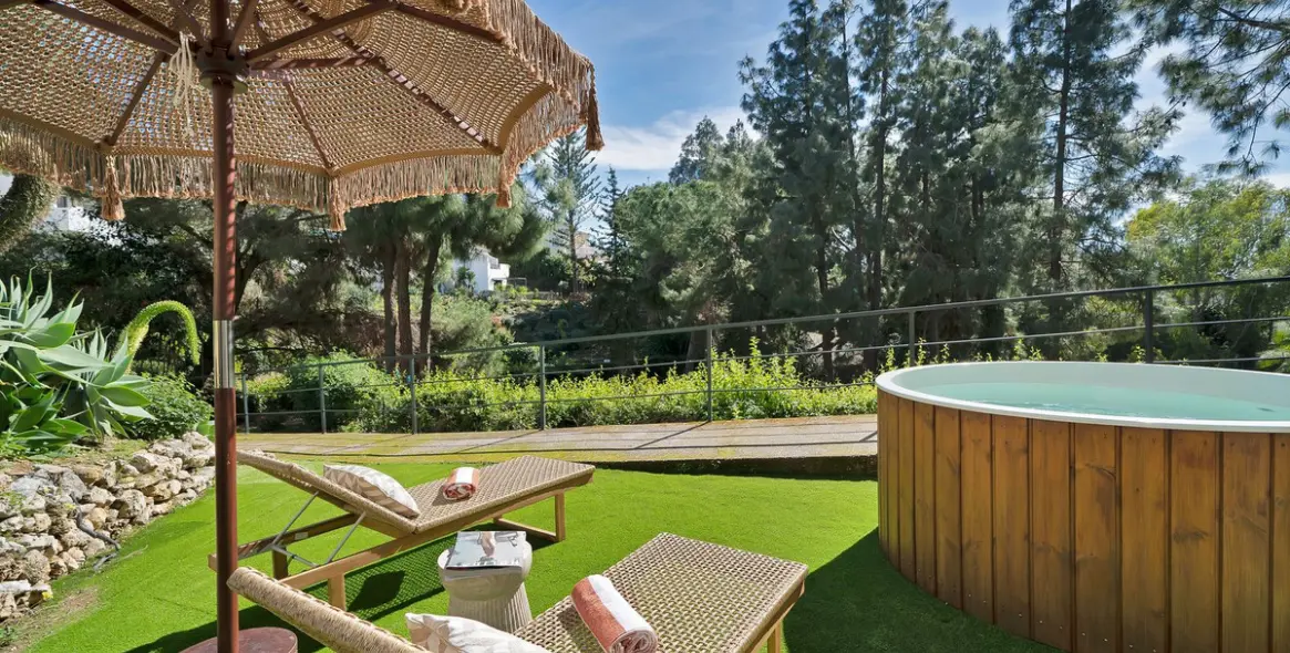 Sale of detached villa in Calahonda 42