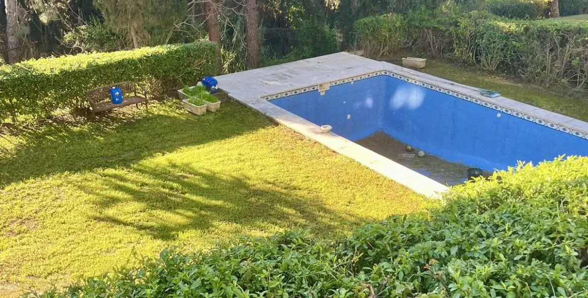 Sale of detached villa in Calahonda 44