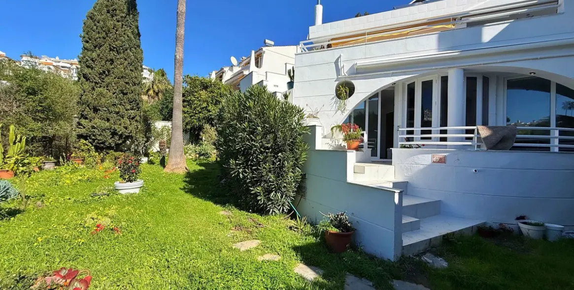 Sale of semi-detached house in Calahonda 1