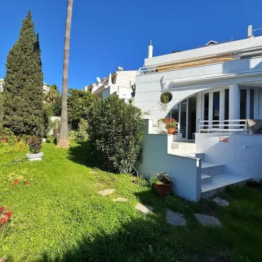 Продажа дома на две семьи в Calahonda