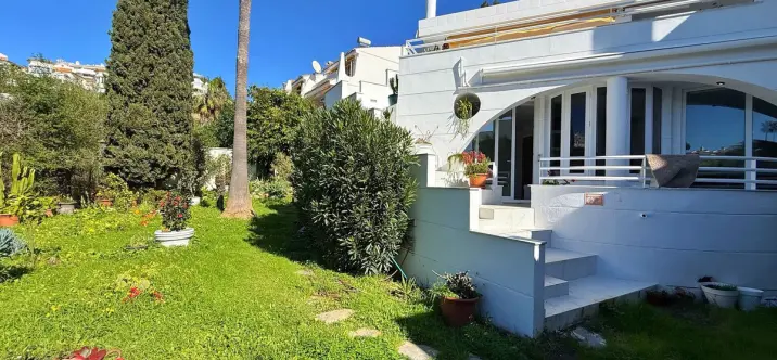 Продажа дома на две семьи в Calahonda 0