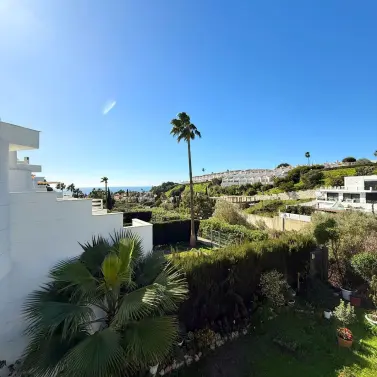 Продажа дома на две семьи в Calahonda