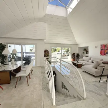 Продажа дома на две семьи в Calahonda