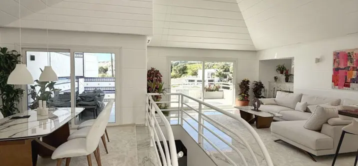 Продажа дома на две семьи в Calahonda 3