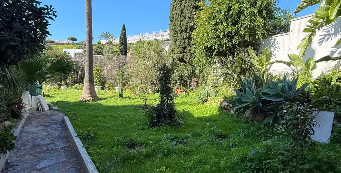 Продажа дома на две семьи в Calahonda 27