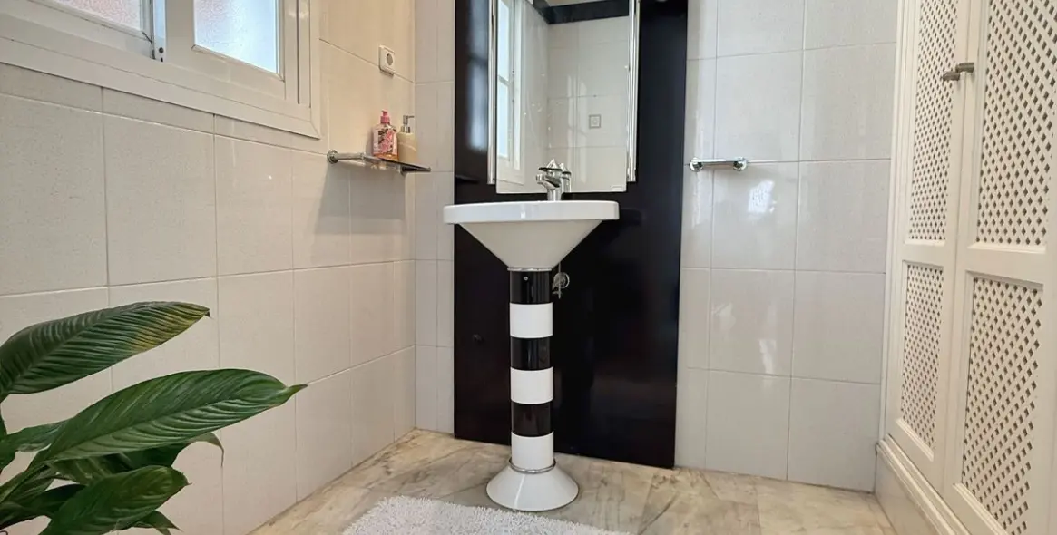 Продажа дома на две семьи в Calahonda 29