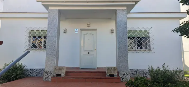 Продажа  отдельно стоящей виллы в Alhaurín de la Torre 0