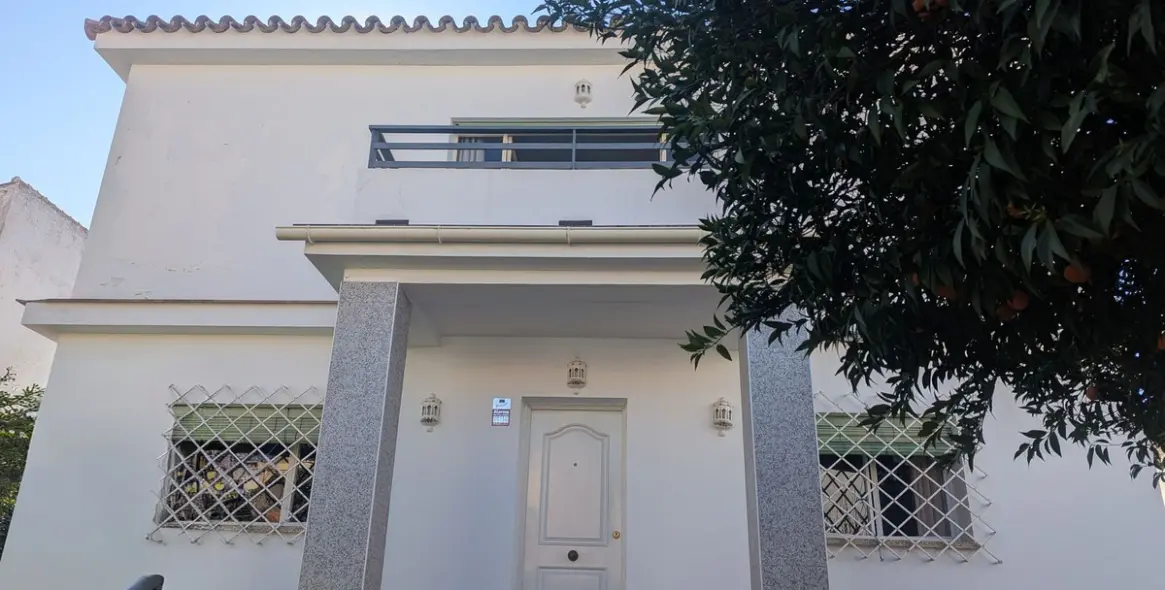 Продажа  отдельно стоящей виллы в Alhaurín de la Torre 2