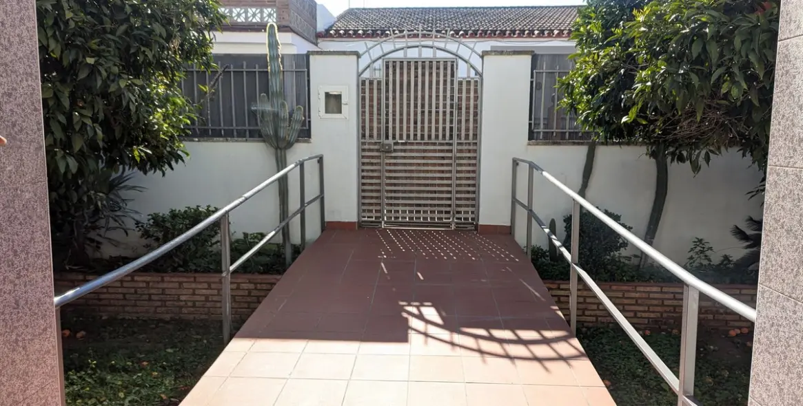 Продажа  отдельно стоящей виллы в Alhaurín de la Torre 80