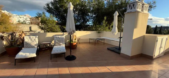 Venta de ático dúplex en Nueva Andalucía 0