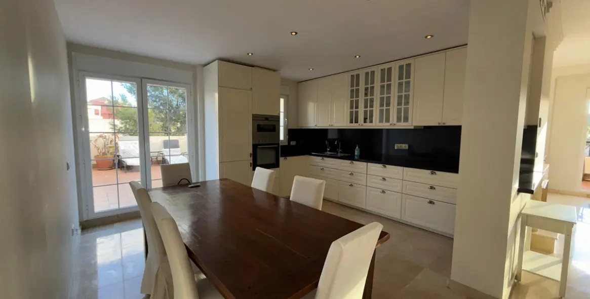 Venta de ático dúplex en Nueva Andalucía 7