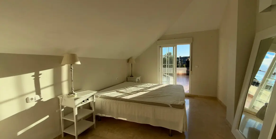 Venta de ático dúplex en Nueva Andalucía 9