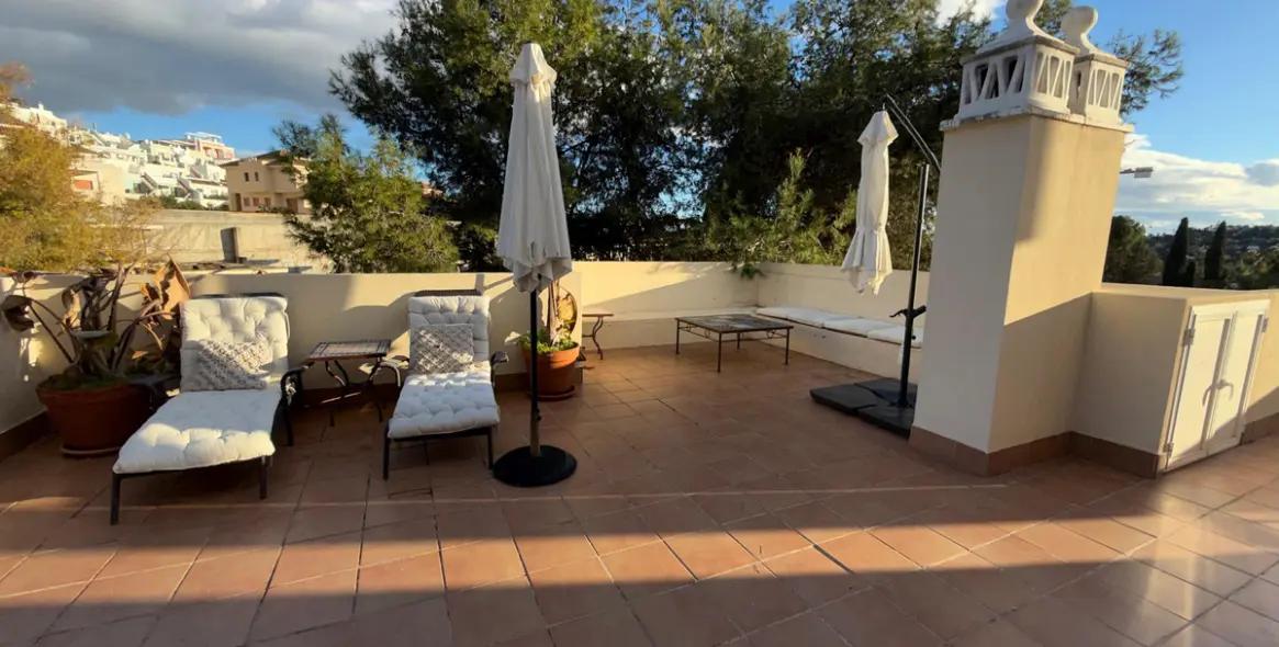Venta de ático dúplex en Nueva Andalucía 1