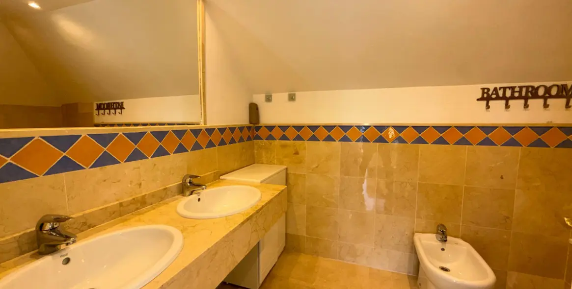 Venta de ático dúplex en Nueva Andalucía 13