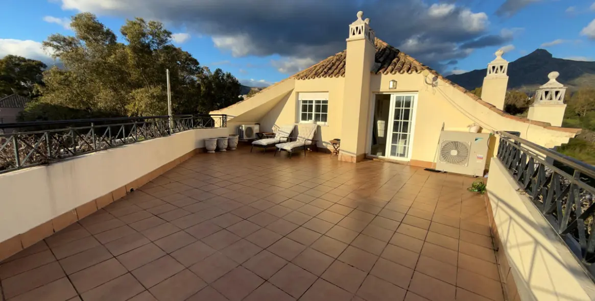 Venta de ático dúplex en Nueva Andalucía 23