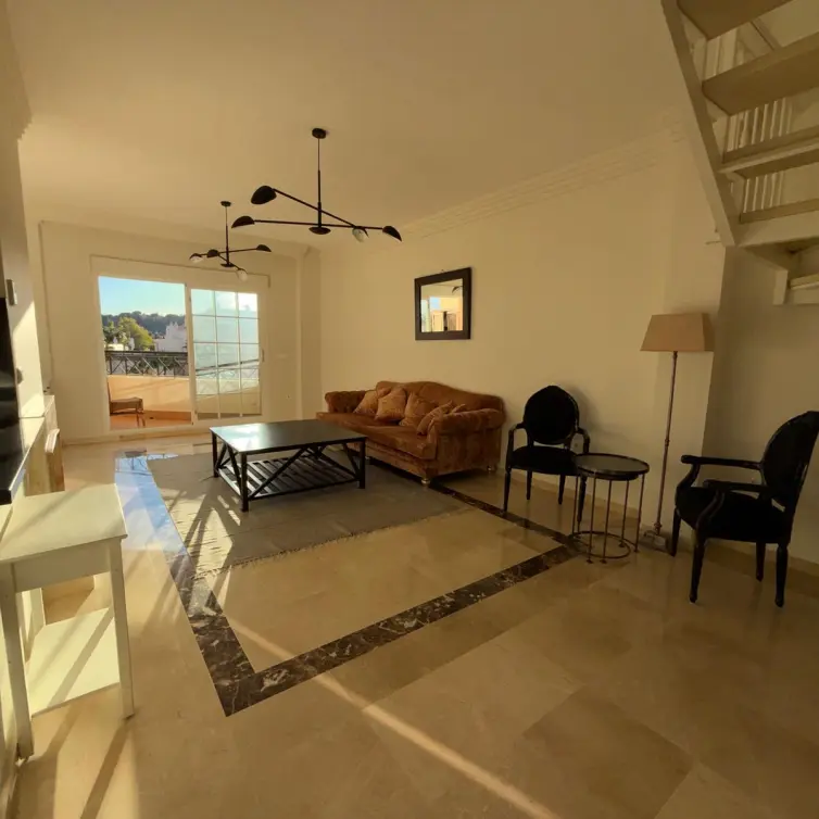 Sale of penthouse duplex in Nueva Andalucía
