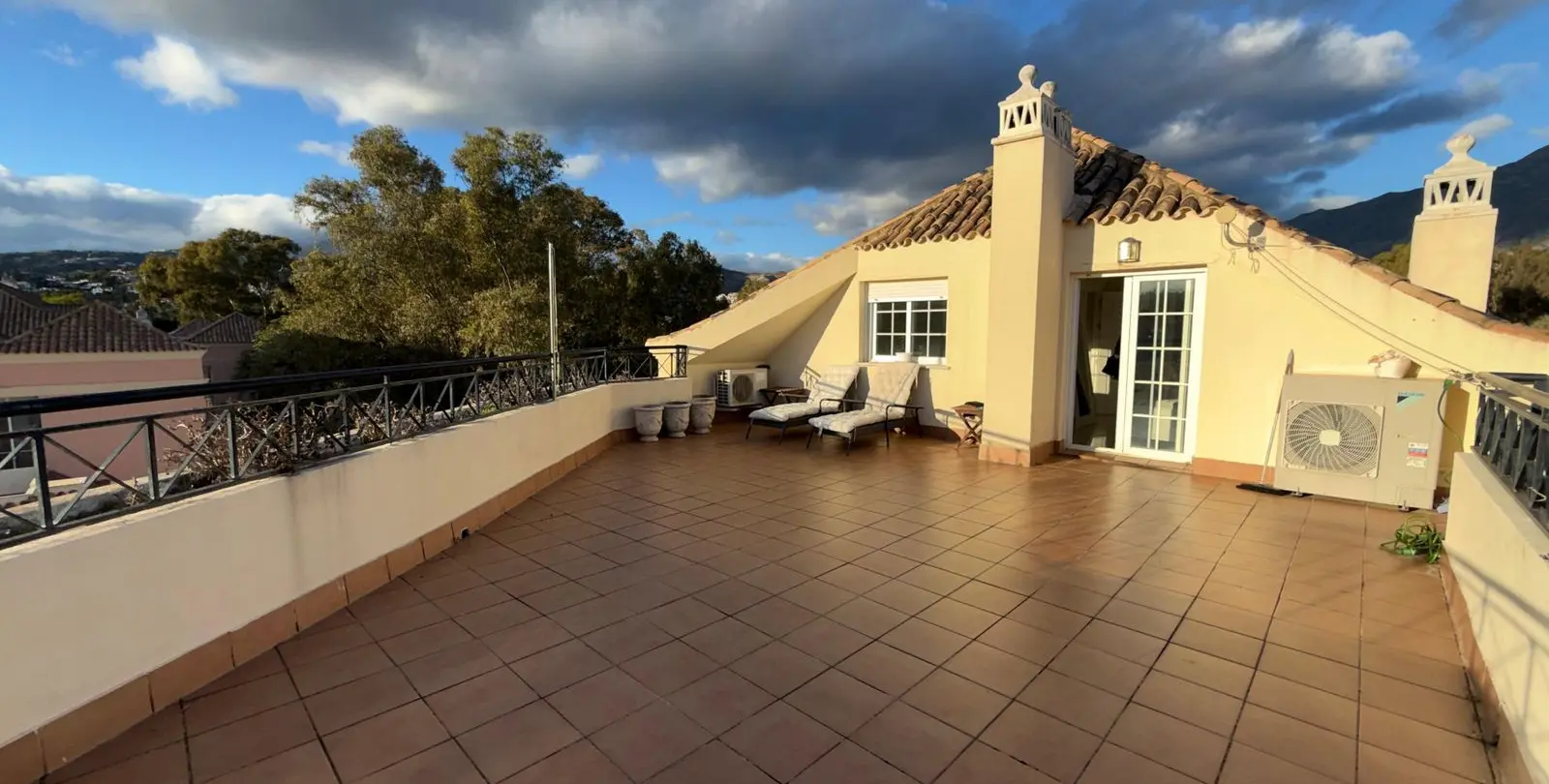 Sale of penthouse duplex in Nueva Andalucía 24