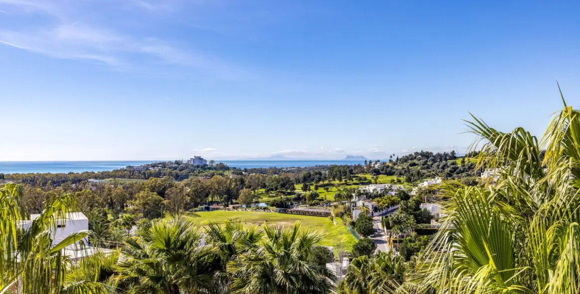 Продажа двухуровневого пентхауса в Benahavís 1