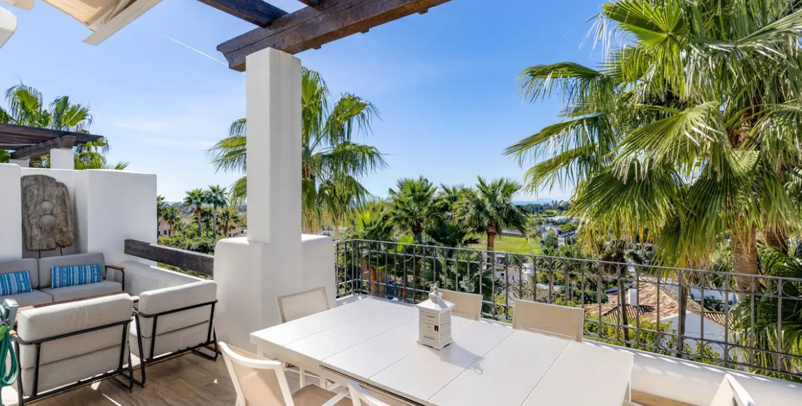 Продажа двухуровневого пентхауса в Benahavís 2