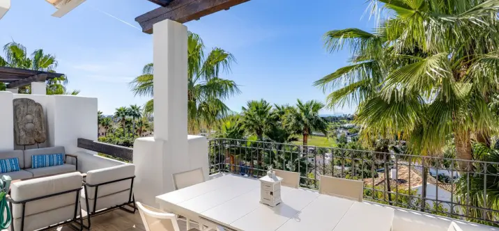 Продажа двухуровневого пентхауса в Benahavís 1